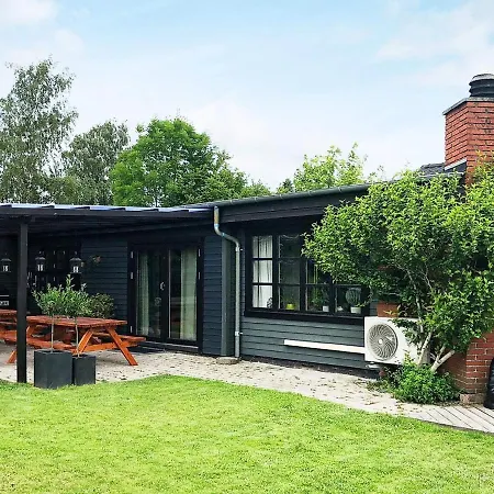 Holiday home Lxxv