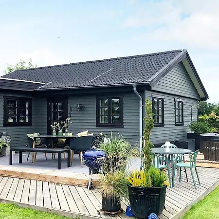 Holiday home Lxxv